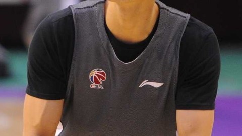 辽篮剑指连胜 核心艾伦训练场露笑颜