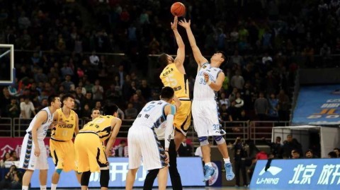 京城德比火拼纪实：马布里导演逆转，莫里斯暴扣定乾坤