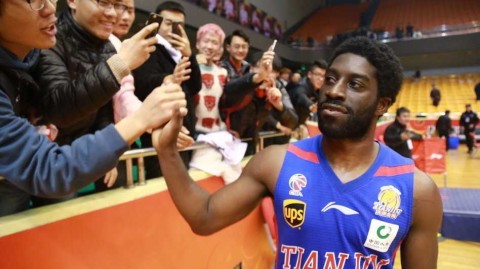 温情暖冬日：游子杰特重回齐鲁大地 与山东球迷演绎最动人重逢