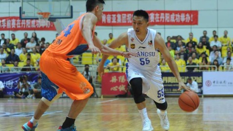 胡雪峰末节主宰比赛，江苏男篮季前赛力擒上海滩