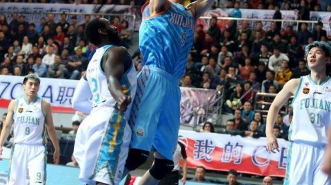 周琦两双镇守内线，李根廿九分锋芒毕露，新疆客场送福建八连败