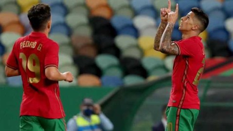 标题：夸雷斯马上半场世界波 葡萄牙半场1-0领先伊朗