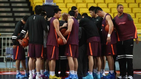 京城铁军蓄力魔鬼赛程 张庆鹏赤膊上阵彰显本色