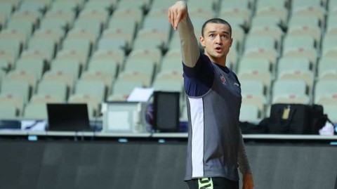 新疆男篮积极备战迎强敌，西热力江磨砺三分利刃誓捍卫卫冕荣耀