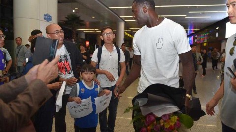 辽篮新援空降沈阳 巴斯抵埗开启争冠征程