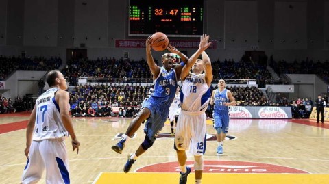 京青岛之战烽火录：老马冤怨离场，带病莫里斯独木难支
