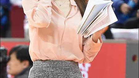 金世熙：赛场边的灵动风景，韩国人气女主播的娇美瞬间