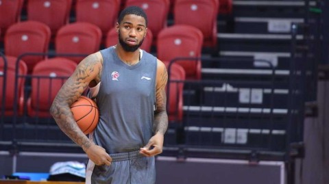 火箭旧臣肖恩朗空降乌鲁木齐 搭档周琦前队友撑起新疆内线希望