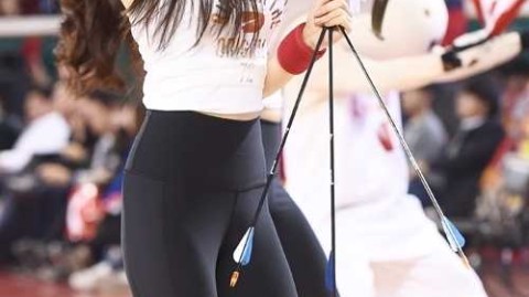 韩国篮球宝贝热舞助阵，曼妙身姿点燃职业联赛激情赛场