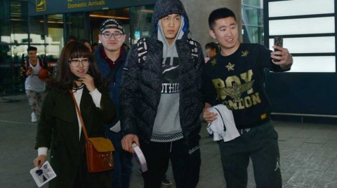 无论成败与辽同在：辽篮将士载誉归乡，真情瞬间温暖寒冬