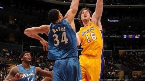 科比31分+关键三分终结七连败，湖人客场108-104险胜奇才