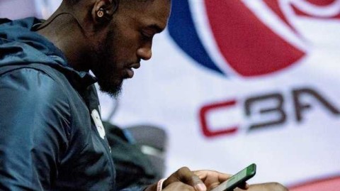 蜀道难·巨人擎天：哈达迪热饮暖身引领四川金强寒夜逆袭