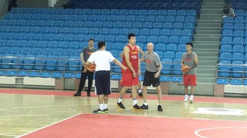 邹雨宸伤愈回归合练，驰援男篮内线静待伊朗硬仗