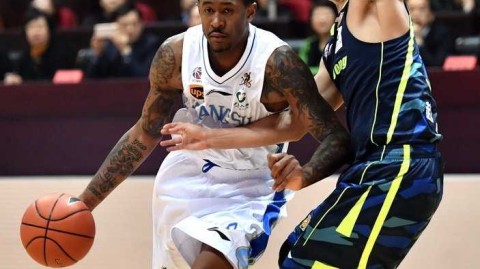 广东宏远热身赛逆转江苏肯帝亚，布鲁克斯空砍五十二分孤掌难鸣