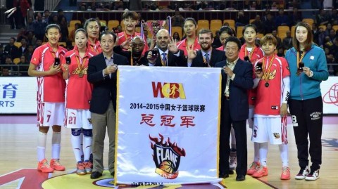 三冠王朝荣耀绽放 山西女篮新主场升起不朽旗帜