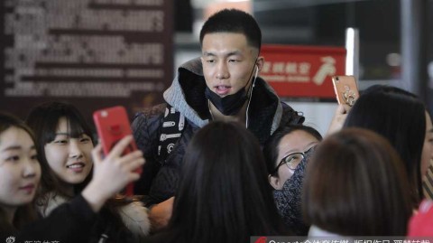 辽篮启程客场受热捧 郭艾伦韩德君人气无上限