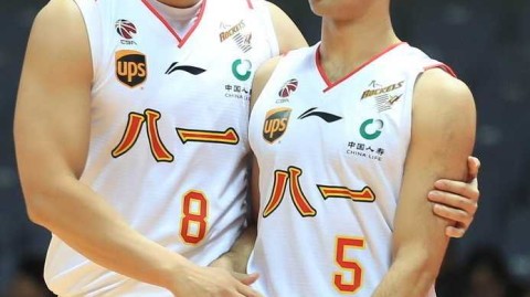 青春风暴席卷首尾大战，胡金秋两双引领广厦豪取八一连胜