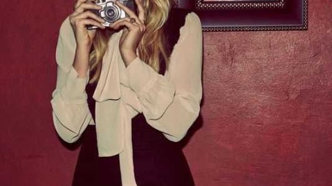 从篮球中场到鎏金时光：艾尔莎·霍斯卡的复古美学物语