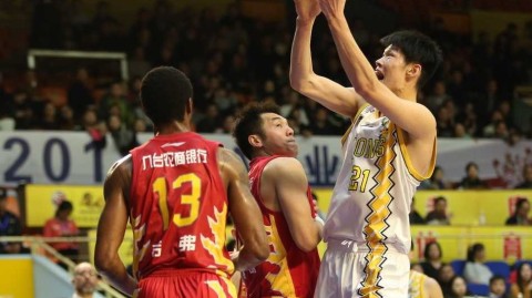 广厦掀翻吉林豪取八连胜 青春风暴席卷联赛