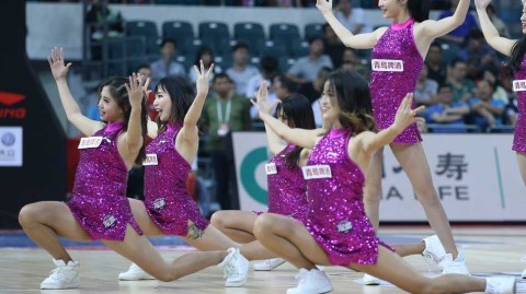 赛场上的炫舞精灵：回顾一七赛季啦啦宝贝的激情瞬间