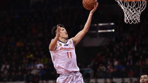 周鹏：从丹东少年到篮坛常青树，他的情缘不止于冠军