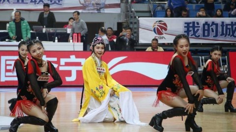 当国粹邂逅篮坛：福建篮球宝贝戏曲服饰演绎别样助威风采