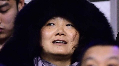 冰火CBA：当严寒侵袭赛场，球迷“全副武装”演绎冬日热情