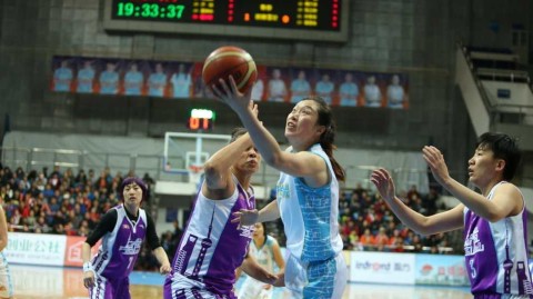 京城女篮捍卫主场，赛季关键时刻的坚韧绽放