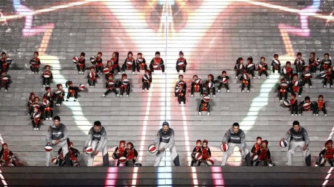 齐鲁“新五虎”闹新春：山东男篮将士春晚舞台展英姿