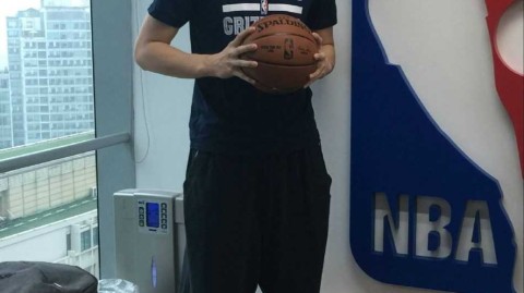 孟菲斯情缘开启，王哲林造访NBA中国总部