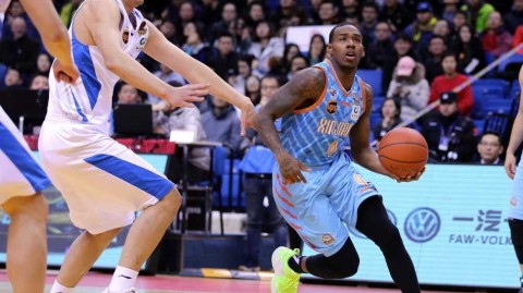 CBA常规赛第三十二轮激战 新疆客场火力全开双杀青岛