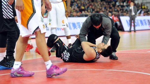 辽篮新星陨落三晋大地 赵继伟肩膀重伤悲情退场