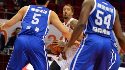 鲁深对决烽火连天，CBA宿敌之争的经典瞬间