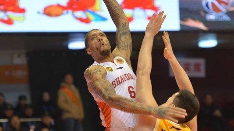 篮筐上的暴力美学：回首ＣＢＡ那些令人血脉贲张的瞬间