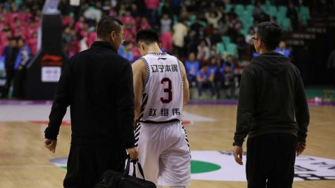 伤痛与坚韧，辽宁铁卫赵继伟的荆棘之路