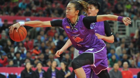 女篮赛场演巅峰对决，上海客场破八一不败金身