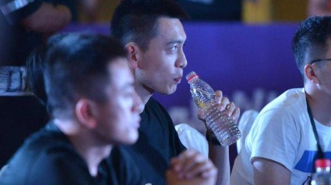 杨鸣现身沈阳三对三赛场 帅气依旧畅谈全运新目标