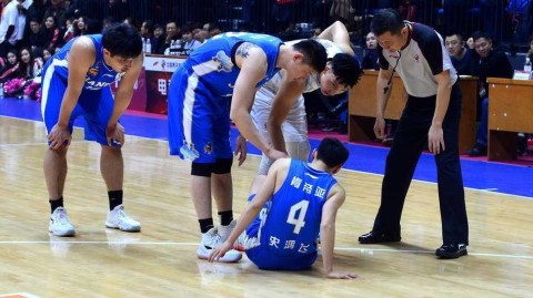 浴火重生！回顾史鸿飞CBA生涯中的那些重伤时刻