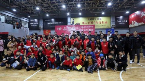 铁军冬日暖甬城 大郅携八一男篮与宁波球迷深情互动