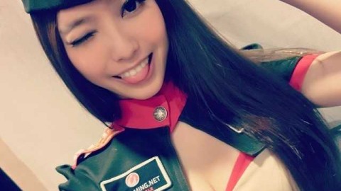 台湾长腿女神张小壹：不只是“腿玩年”，更是自信的时尚诠释者