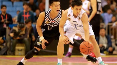 辽苏大战经典回溯：郭艾伦的尖刀突破，韩德君的内线铁闸