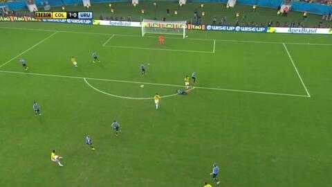 巴西2-1哥伦比亚：内马尔伤退停赛双核折损，中卫双响惨胜进四强