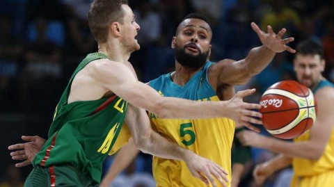 亚洲杯首秀：澳大利亚三分雨36分狂胜韩国男篮