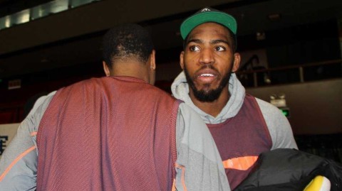 鲁川大战前夕温情一幕：老友重逢叙旧，场下气氛暖如春