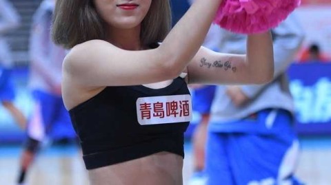 同曦啦啦队寒冬热舞燃爆赛场 青春力量舞动CBA主场