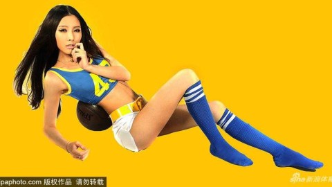 万米高空的助威：明星空姐赵亚璐化身篮球宝贝，性感写真力挺中国男篮