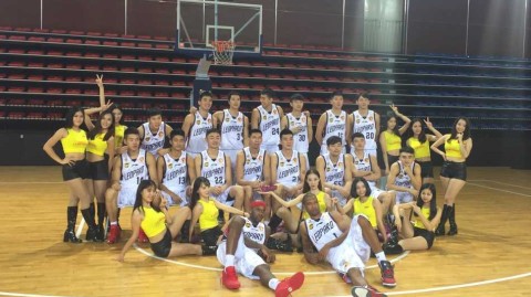 万花丛中猛虎嗅蔷薇 深圳烈豹新赛季定妆照欢乐多