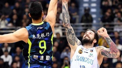 江苏篮球再现荣光 肯帝亚主场三分险胜广东完成赛季双杀