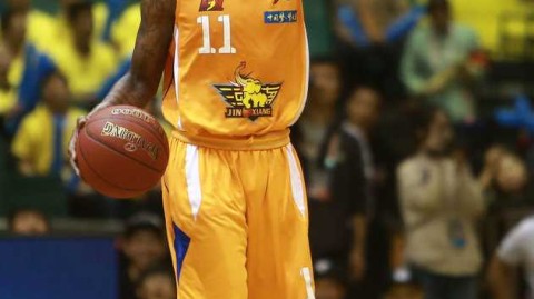 NBL联赛揭幕战狂飙：外援对决引爆蓉城，热情观众共筑篮球盛宴