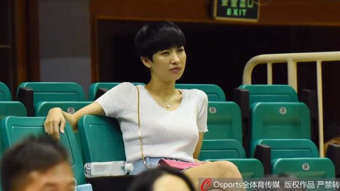 CBA最美董事长伍伯兰：赛场边的温婉目光与十年坚守